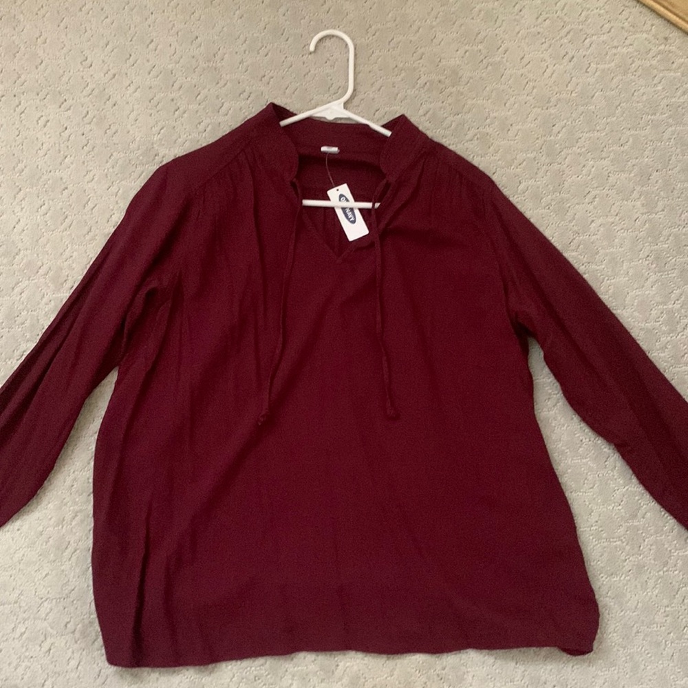 Old Navy flowy long sleeve blouse, wine color. Size x small. New with tags.